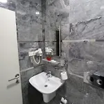 Emin Hotel *