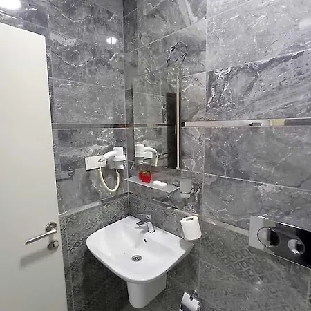 Emin Hotel *