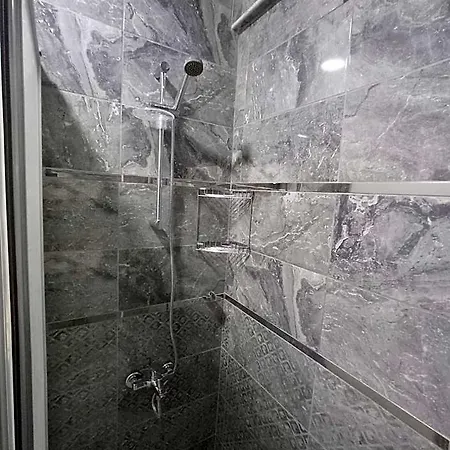 Hotel Emin *