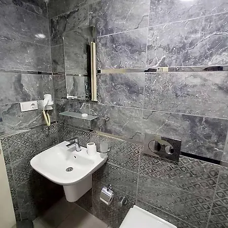 Emin Hotel *